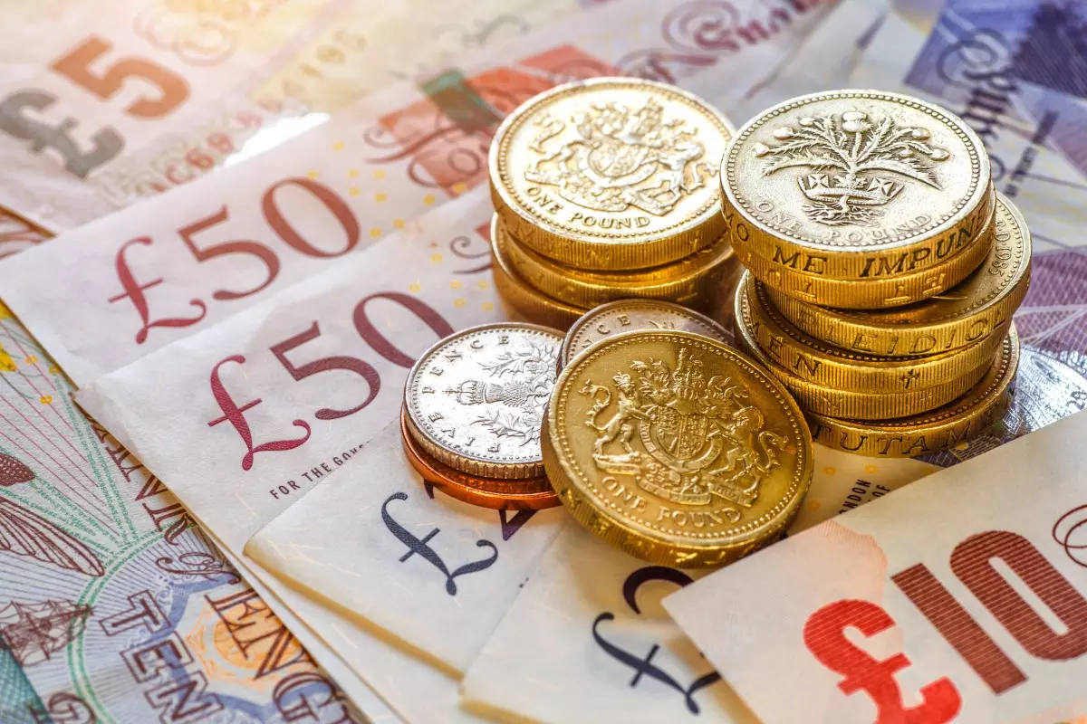 How are BoE rate-cut expectations influencing British bank stocks?